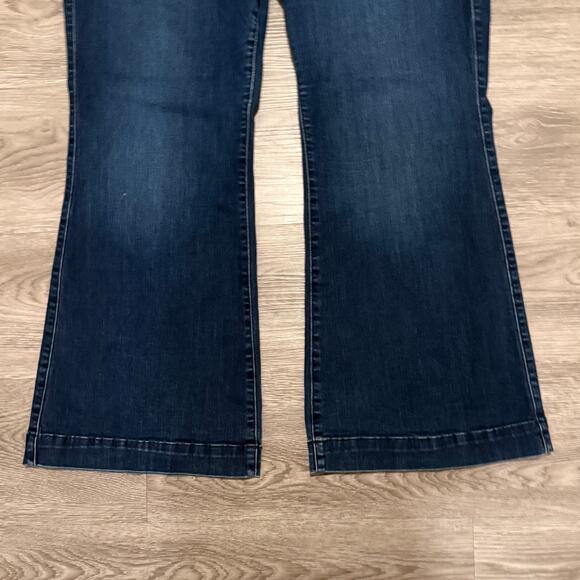 Torrid Bombshell Flare Jeans Super Soft 22S Dark Wash High Rise Plus Size Chic - Picture 4 of 9
